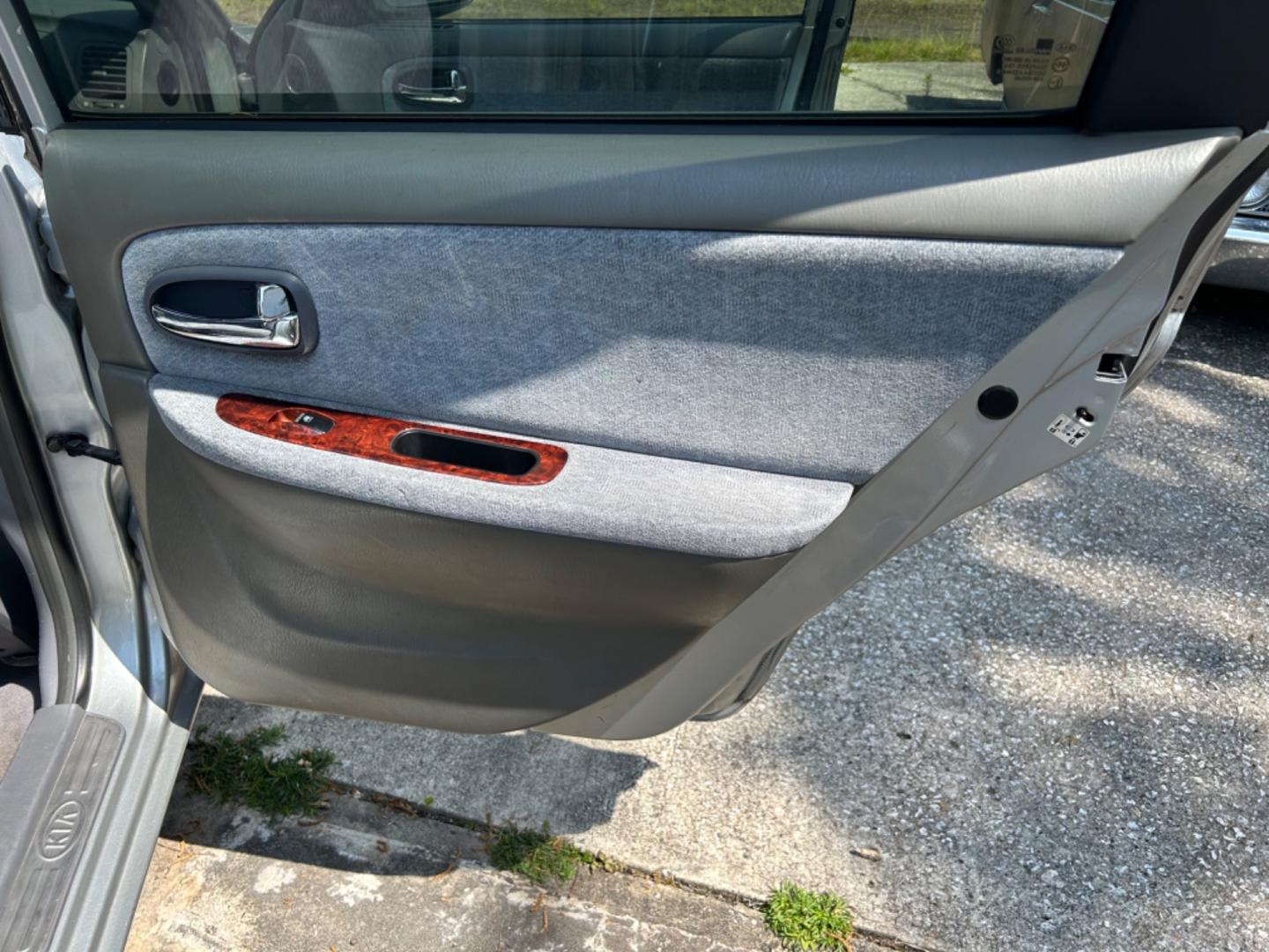 2004 Kia Optima (KNAGD126945) , located at 1758 Cassat Ave., Jacksonville, FL, 32210, (904) 384-2799, 30.286720, -81.730652 - $3500.00----------2004 KIA OPTIMA LX 129,627 MILES EXTRA CLEAN ICE-COLD AIR CONDITIONING 4-DOOR SUNROOF ALLOYS SPOILER RUNS GREAT ASK ABOUT 50/50 BHPH FINANCING FOR THIS VEHICLE CALL US NOW @ 904-384-2799 - Photo#15